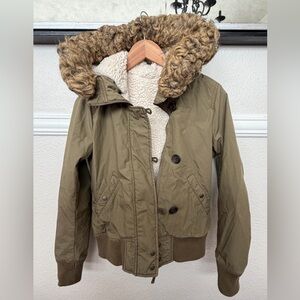 Uniqlo Women’s Olive Green Bomber Jacket with Faux Fur Hoody Trim - Size XS